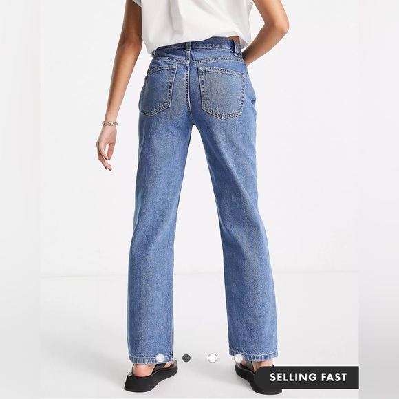 ASOS DESIGN Petite 90s straight jeans in mid blue - Picture 3 of 4